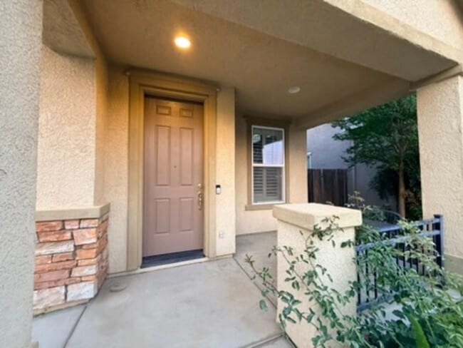 10157 Lofton Way in Elk Grove, CA - Building Photo - Building Photo
