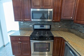 2631 W Superior St, Unit 1 in Chicago, IL - Building Photo - Building Photo