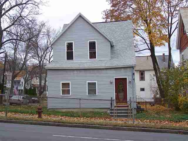 1245 19th St in Watervliet, NY - Foto de edificio