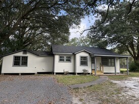 3075 Patillo Rd in Orange, TX - Building Photo