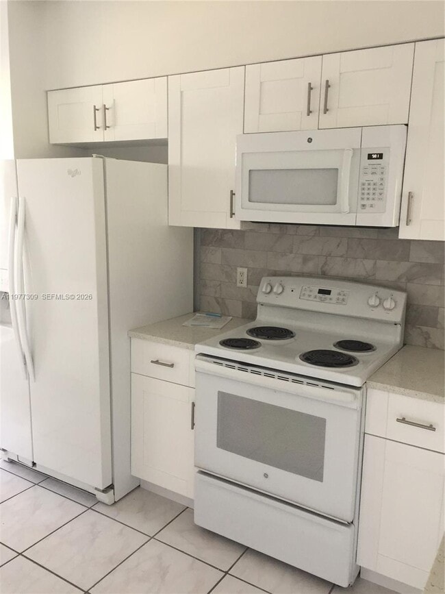 16644 Hemingway Dr in Weston, FL - Building Photo - Building Photo