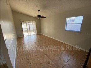 9520 Drakemill Ct in Tampa, FL - Building Photo - Building Photo