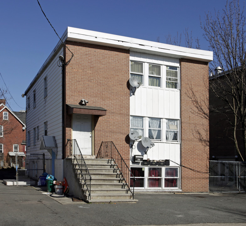 293 Townsend St in New Brunswick, NJ - Building Photo