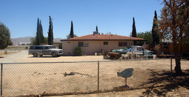 13360 Navajo Rd in Apple Valley, CA - Building Photo - Building Photo