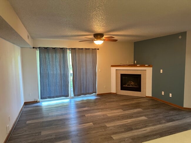 40 Zeller Ct, Unit 208 in North Liberty, IA - Building Photo - Building Photo