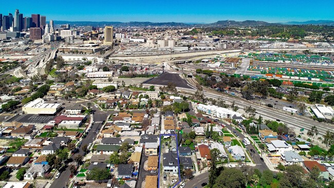 627 Echandia St in Los Angeles, CA - Building Photo - Building Photo