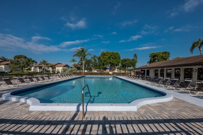 4765 Sable Pine Cir in West Palm Beach, FL - Building Photo - Building Photo