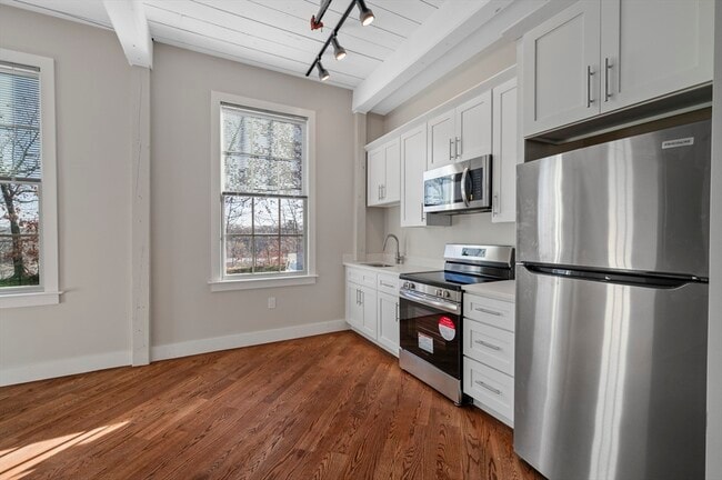 34 Tremaine St in Leominster, MA - Building Photo - Building Photo