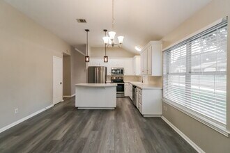 200 Woodstone Dr in Georgetown, TX - Foto de edificio - Building Photo