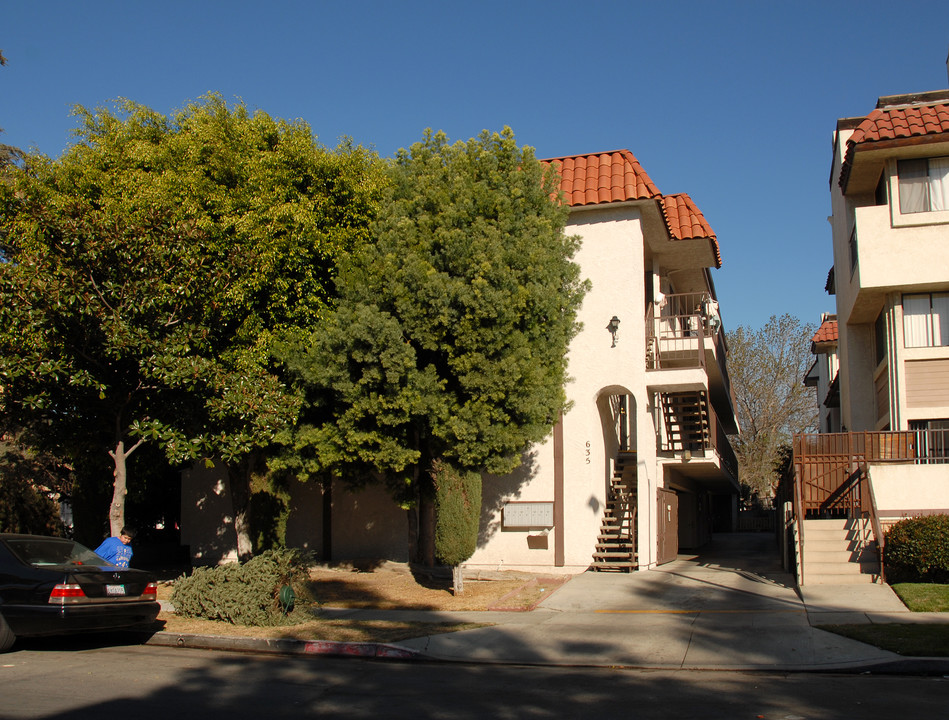 701 E Chestnut St in Glendale, CA - Building Photo