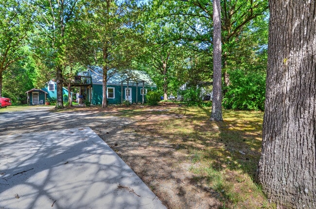 1205 N Greensboro St in Carrboro, NC - Building Photo - Building Photo