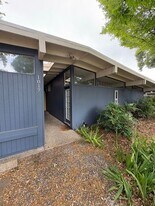 1017 E 8th St in Davis, CA - Building Photo