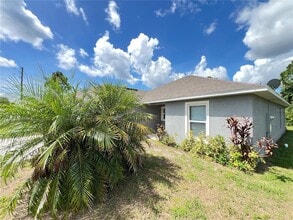 1902 Laredo Dr in Deltona, FL - Building Photo - Building Photo
