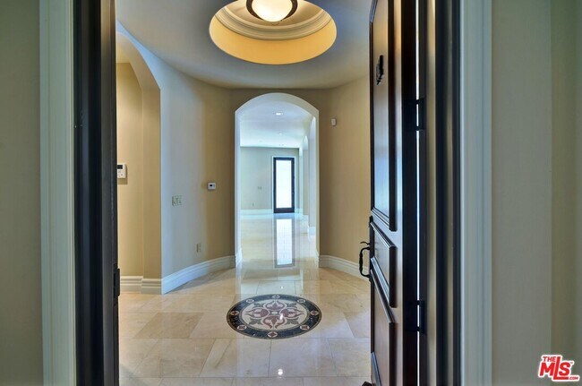 10830 Massachusetts Ave in Los Angeles, CA - Building Photo - Building Photo