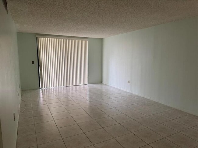 1820 N Lauderdale Ave in North Lauderdale, FL - Building Photo - Building Photo