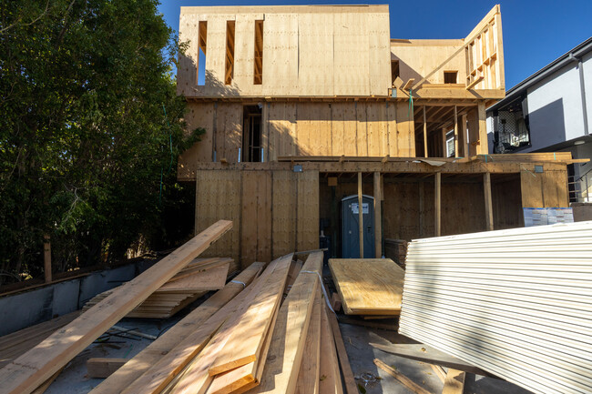 1013 N Spaulding Ave in West Hollywood, CA - Foto de edificio - Building Photo
