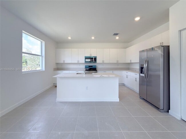 13202 SW 189th Ter in Miami, FL - Foto de edificio - Building Photo