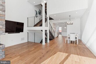 138 S Front St in Philadelphia, PA - Building Photo - Building Photo