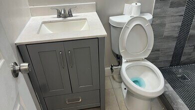 2001 NE 2nd Terrace in Pompano Beach, FL - Building Photo - Building Photo