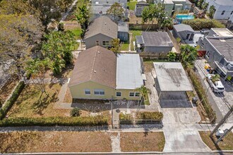 5901 Garden Ave in West Palm Beach, FL - Building Photo - Building Photo