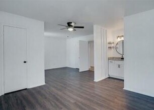 307 Lone Oak Cir in Euless, TX - Building Photo - Building Photo