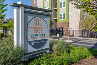 811 East Downtown in Knoxville, TN - Foto de edificio - Building Photo