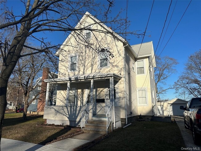 18 W Maple Ave in Suffern, NY - Building Photo - Building Photo