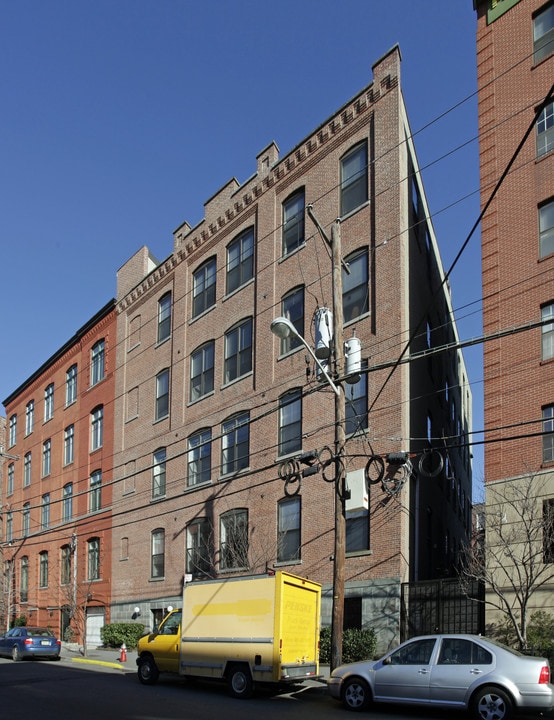 1015-1019 Clinton St in Hoboken, NJ - Building Photo