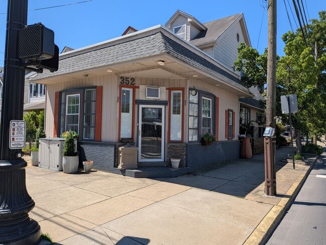 property at 352 Jefferson Ave