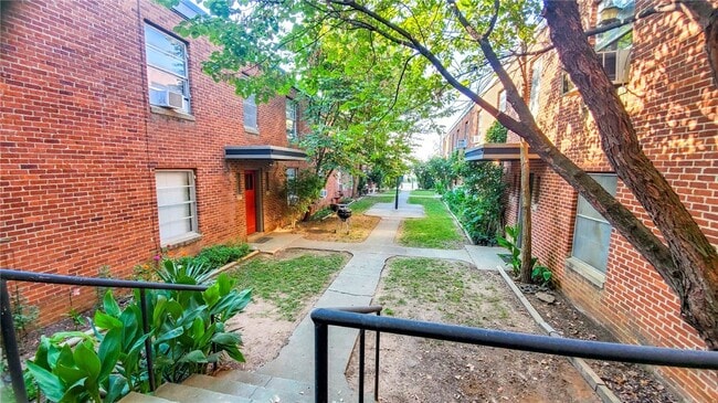 property at 625 W Dickson St