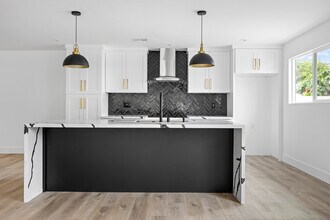 13353 Erwin St, Unit 13355 in Van Nuys, CA - Building Photo - Building Photo