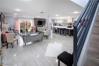 7620 Marine Current St in Las Vegas, NV - Foto de edificio - Building Photo