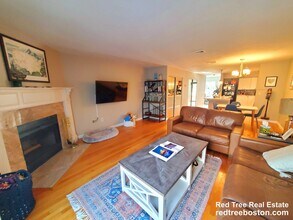 1400 Lagrange St, Unit 1409 in Boston, MA - Foto de edificio - Building Photo