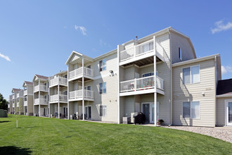 Lyncrest Apartment Homes in Sioux Falls, SD - Building Photo - Building Photo