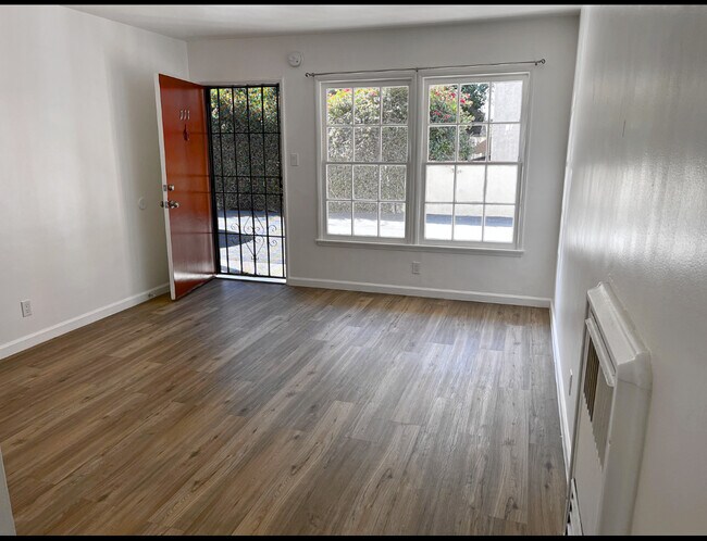 1601 N Normandie Ave in Los Angeles, CA - Building Photo - Building Photo