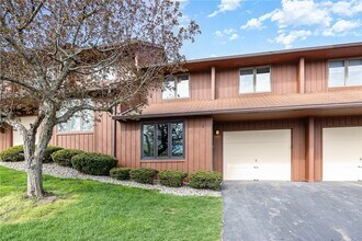 3 Vista View Dr in Fairport, NY - Building Photo - Building Photo