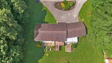 1744 Parkview Dr in Bedford, IN - Building Photo - Building Photo