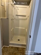 10 Royal St SE in Leesburg, VA - Building Photo - Building Photo