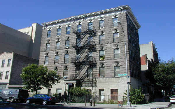 220 Roebling St in Brooklyn, NY - Building Photo