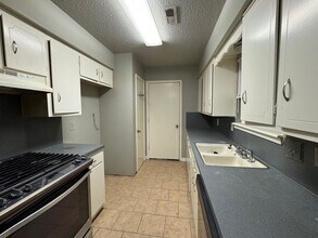 10853 E 33rd Pl in Tulsa, OK - Building Photo - Building Photo