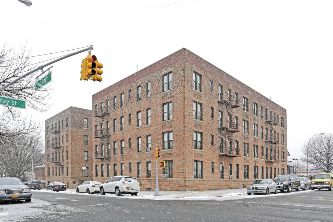 151-10 35th Avenue in Flushing, NY - Building Photo