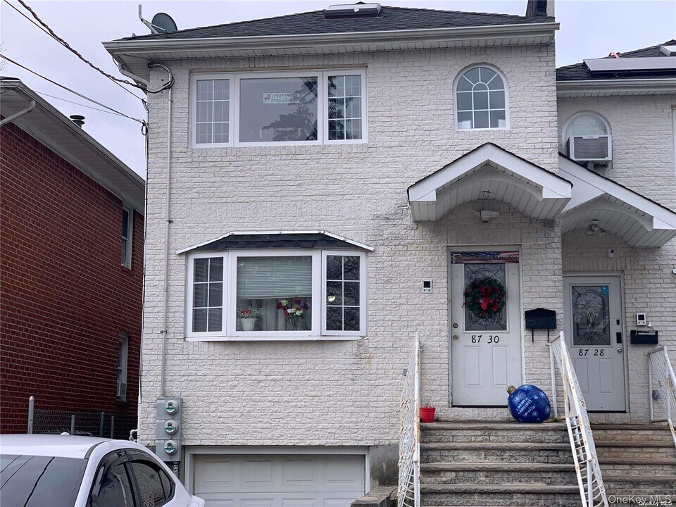 87-30 Commonwealth Blvd in Queens, NY - Building Photo