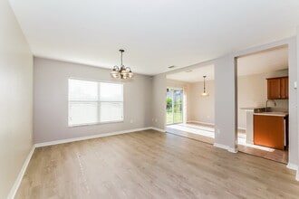 7110 Chatum Light Run in Bradenton, FL - Building Photo - Building Photo