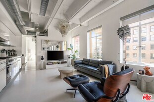 6253 Hollywood Blvd in Los Angeles, CA - Building Photo