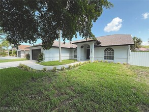 2285 River Reach Dr in Naples, FL - Building Photo - Building Photo