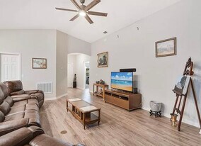 338 Pentas Ln in Haines City, FL - Building Photo