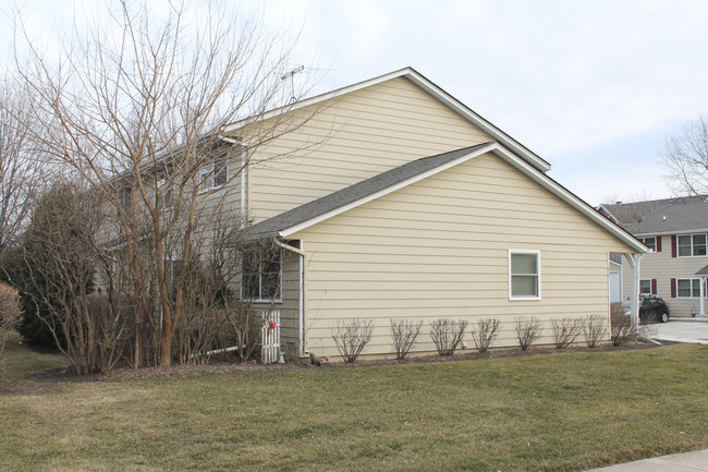 1414 S 14th St in St. Charles, IL - Foto de edificio - Building Photo