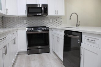 1006 Green Pine Blvd in West Palm Beach, FL - Building Photo - Building Photo