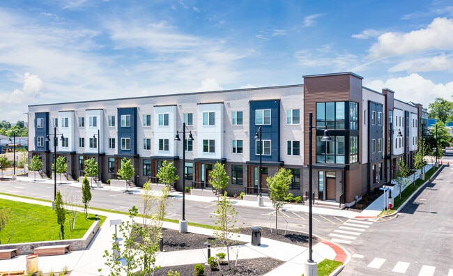 Somerset Square in Franklin Township, NJ - Building Photo - Building Photo