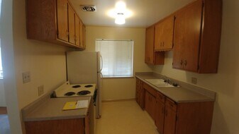 Racetrack 2, Unit 182 in Auburn, CA - Building Photo